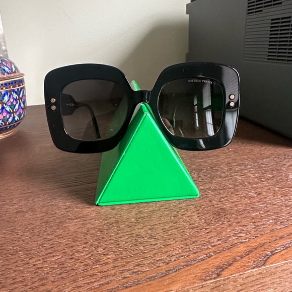 Bottega Veneta Accessories - Bottega Veneta Bright Green Logo Card